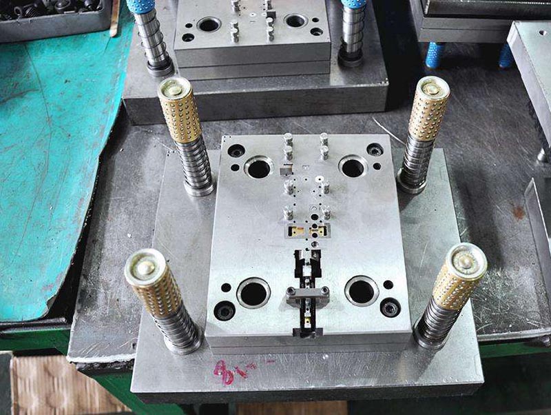 广阳模具制造-01